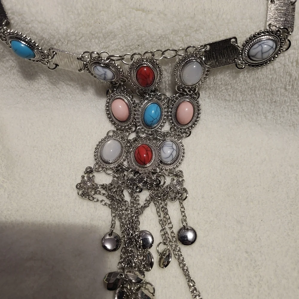 BOLD MULTI COLORED SILVER TONE STAYEMENT NECKLACE
